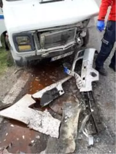 Burhaniye'de trafik kazası: 4 yaralı Burhaniye'de trafik kazası: 4 yaralı