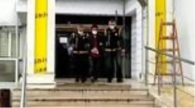 Son dakika 3. sayfa: Bursa'da apartman girişinde cesedi bulunan kadının erkek arkadaşı gözaltına alındı Son dakika 3. sayfa: Bursa'da apartman girişinde cesedi bulunan kadının erkek arkadaşı gözaltına alındı