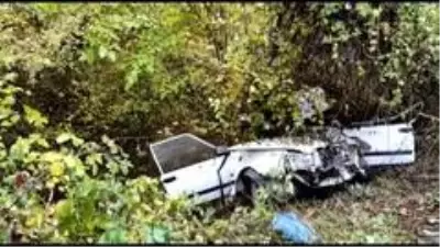 Yağmurda kontrolünü kaybetti, kamyonete çarptığı aracı ile uçuruma yuvarlandı: 2 yaralı Yağmurda kontrolünü kaybetti, kamyonete çarptığı aracı ile uçuruma yuvarlandı: 2 yaralı