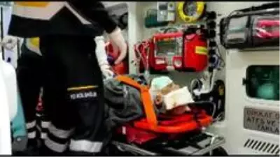 Yağmurda kontrolünü kaybetti, kamyonete çarptığı aracı ile uçuruma yuvarlandı: 2 yaralı Yağmurda kontrolünü kaybetti, kamyonete çarptığı aracı ile uçuruma yuvarlandı: 2 yaralı