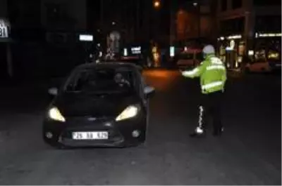 Hafta içi kısıtlamasının başlamasıyla cadde ve sokaklar boşaldı, Eskişehir'de sessizlik hakim oldu Hafta içi kısıtlamasının başlamasıyla cadde ve sokaklar boşaldı, Eskişehir'de sessizlik hakim oldu