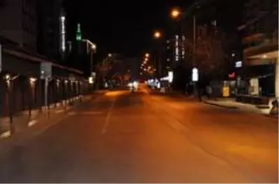 Hafta içi kısıtlamasının başlamasıyla cadde ve sokaklar boşaldı, Eskişehir'de sessizlik hakim oldu Hafta içi kısıtlamasının başlamasıyla cadde ve sokaklar boşaldı, Eskişehir'de sessizlik hakim oldu