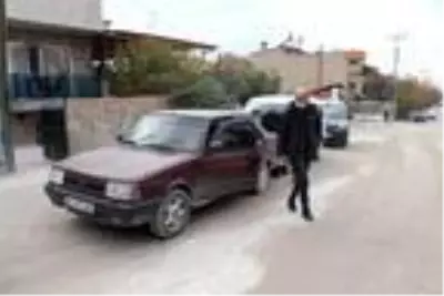 Çaldıkları otomobili, sokak ortasında bırakıp kaçtılar Çaldıkları otomobili, sokak ortasında bırakıp kaçtılar