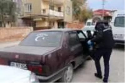 Çaldıkları otomobili, sokak ortasında bırakıp kaçtılar Çaldıkları otomobili, sokak ortasında bırakıp kaçtılar