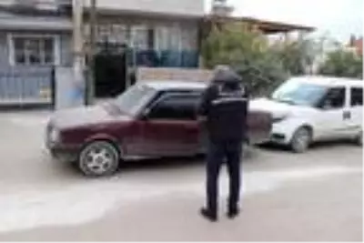 Çaldıkları otomobili, sokak ortasında bırakıp kaçtılar Çaldıkları otomobili, sokak ortasında bırakıp kaçtılar