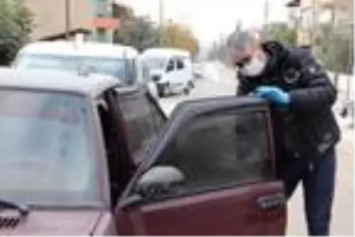 Çaldıkları otomobili, sokak ortasında bırakıp kaçtılar Çaldıkları otomobili, sokak ortasında bırakıp kaçtılar