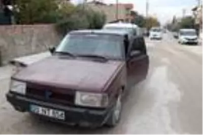 Çaldıkları otomobili, sokak ortasında bırakıp kaçtılar Çaldıkları otomobili, sokak ortasında bırakıp kaçtılar
