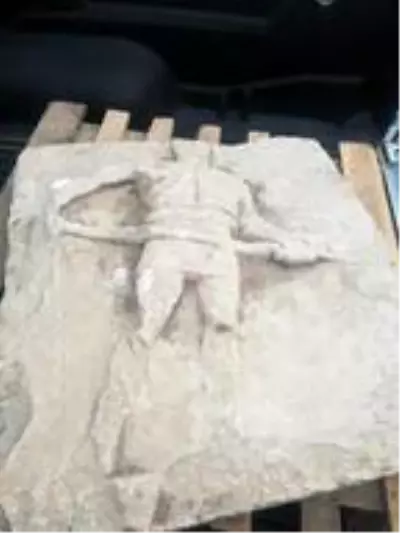 Çanakkale'de 2 bin yıllık gladyatör rölyefi ve sütun tamburu ele geçirildi Çanakkale'de 2 bin yıllık gladyatör rölyefi ve sütun tamburu ele geçirildi