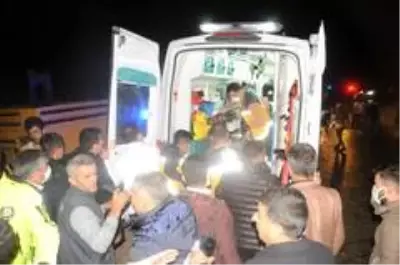 - Cizre'de kömür yüklü tır şarampole devrildi: 1 ölü - Cizre'de kömür yüklü tır şarampole devrildi: 1 ölü