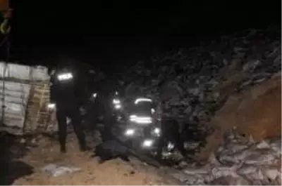 Cizre'de kömür yüklü tır şarampole devrildi: 1 ölü