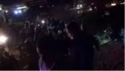 Son dakika haberleri! Cizre'de şarampole devrilen kömür yüklü tır yandı: 1 ölü Son dakika haberleri! Cizre'de şarampole devrilen kömür yüklü tır yandı: 1 ölü