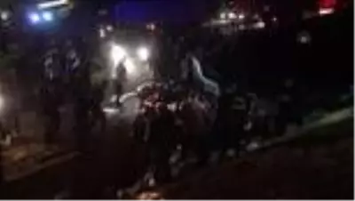 Son dakika haberleri! Cizre'de şarampole devrilen kömür yüklü tır yandı: 1 ölü Son dakika haberleri! Cizre'de şarampole devrilen kömür yüklü tır yandı: 1 ölü