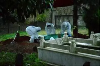 Çocuğunu kucağına alamadan koronaya yenilen anne son yolculuğuna uğurlandı Çocuğunu kucağına alamadan koronaya yenilen anne son yolculuğuna uğurlandı