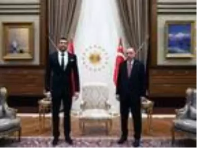 Cumhurbaşkanı Erdoğan, milli yüzücü Emre Sakçı'yı kabul etti Cumhurbaşkanı Erdoğan, milli yüzücü Emre Sakçı'yı kabul etti