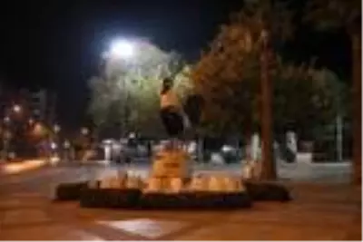 Denizli'de kısıtlama sonrası cadde ve sokaklar boş kaldı Denizli'de kısıtlama sonrası cadde ve sokaklar boş kaldı