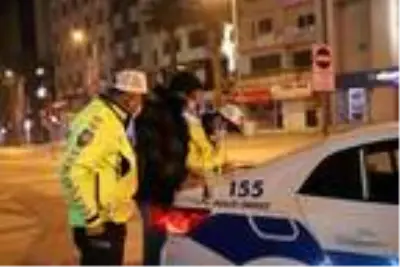 Denizli'de kısıtlama sonrası cadde ve sokaklar boş kaldı Denizli'de kısıtlama sonrası cadde ve sokaklar boş kaldı