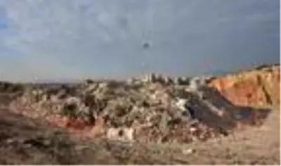 Depremde yıkılan binaların molozları korunuyor Depremde yıkılan binaların molozları korunuyor