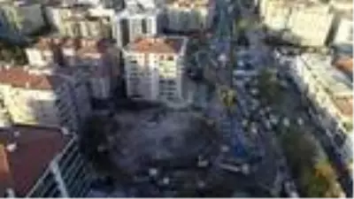 Depremde yıkılan binaların molozları korunuyor Depremde yıkılan binaların molozları korunuyor