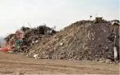 Depremde yıkılan binaların molozları korunuyor Depremde yıkılan binaların molozları korunuyor