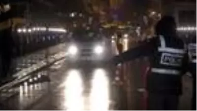 Dolmuş sürücüsü yüzünden yasağa takılan yolcuya 3 bin 150 TL ceza kesildi Dolmuş sürücüsü yüzünden yasağa takılan yolcuya 3 bin 150 TL ceza kesildi