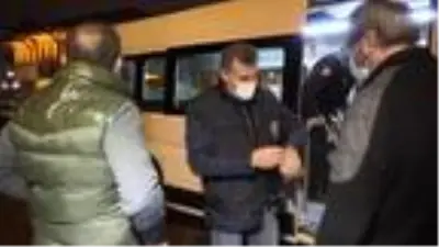 Dolmuş sürücüsü yüzünden yasağa takılan yolcuya 3 bin 150 TL ceza kesildi Dolmuş sürücüsü yüzünden yasağa takılan yolcuya 3 bin 150 TL ceza kesildi