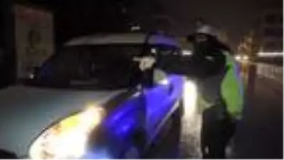Dolmuş sürücüsü yüzünden yasağa takılan yolcuya 3 bin 150 TL ceza kesildi Dolmuş sürücüsü yüzünden yasağa takılan yolcuya 3 bin 150 TL ceza kesildi