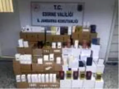 Edirne'de bin 312 şişe kaçak parfüm ele geçirildi Edirne'de bin 312 şişe kaçak parfüm ele geçirildi