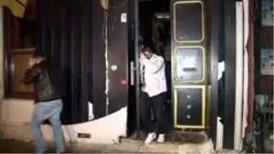 Son dakika haberleri... Eğlence mekanında 'korona partisi'ne polis baskını: 40 kişiye 120 bin TL ceza Son dakika haberleri... Eğlence mekanında 'korona partisi'ne polis baskını: 40 kişiye 120 bin TL ceza