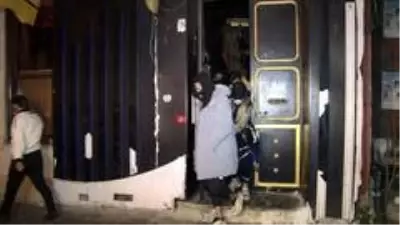 Son dakika haberleri... Eğlence mekanında 'korona partisi'ne polis baskını: 40 kişiye 120 bin TL ceza Son dakika haberleri... Eğlence mekanında 'korona partisi'ne polis baskını: 40 kişiye 120 bin TL ceza