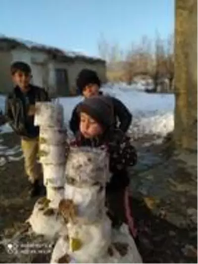 Enis bu kez kardan pastayla değil, 7 katlı gerçek pastayla doğum gününü kutladı Enis bu kez kardan pastayla değil, 7 katlı gerçek pastayla doğum gününü kutladı