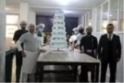 Enis bu kez kardan pastayla değil, 7 katlı gerçek pastayla doğum gününü kutladı Enis bu kez kardan pastayla değil, 7 katlı gerçek pastayla doğum gününü kutladı