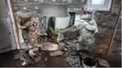 Son dakika haberleri... Esenyurt'ta silahlı şüpheliyi kovalayan polis, iş yerinin duvarına çarptı Son dakika haberleri... Esenyurt'ta silahlı şüpheliyi kovalayan polis, iş yerinin duvarına çarptı