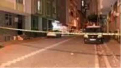 ESENYURT'TA SİLAHLI SALDIRI: 1 YARALI ESENYURT'TA SİLAHLI SALDIRI: 1 YARALI