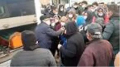 Eşinin öldürdüğü Nilay, gözyaşlarıyla son yolculuğuna uğurlandı Eşinin öldürdüğü Nilay, gözyaşlarıyla son yolculuğuna uğurlandı