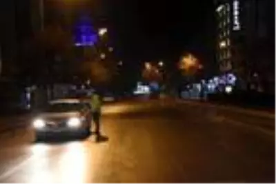 Eskişehir'de yasak başladı, sokaklar boşaldı Eskişehir'de yasak başladı, sokaklar boşaldı