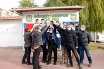 Eskişehirli sporcular Almanya'daki yarışmada 8 madalya ve kupa kazandı Eskişehirli sporcular Almanya'daki yarışmada 8 madalya ve kupa kazandı