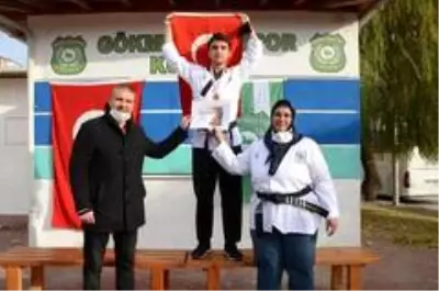 Eskişehirli sporcular Almanya'daki yarışmada 8 madalya ve kupa kazandı Eskişehirli sporcular Almanya'daki yarışmada 8 madalya ve kupa kazandı