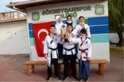 Eskişehirli sporcular Almanya'daki yarışmada 8 madalya ve kupa kazandı Eskişehirli sporcular Almanya'daki yarışmada 8 madalya ve kupa kazandı
