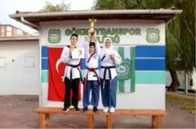 Eskişehirli sporcular Almanya'daki yarışmada 8 madalya ve kupa kazandı Eskişehirli sporcular Almanya'daki yarışmada 8 madalya ve kupa kazandı