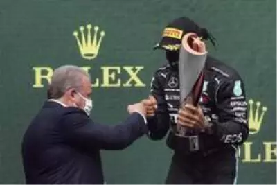 F1 Efsanesi Lewis Hamilton korona virüse yakalandı F1 Efsanesi Lewis Hamilton korona virüse yakalandı