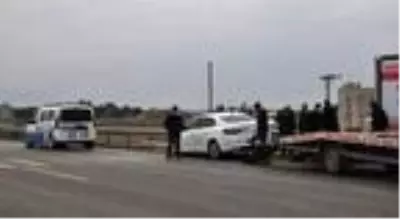 Gaziantep'te otomobiller çarpıştı: 3 yaralı Gaziantep'te otomobiller çarpıştı: 3 yaralı