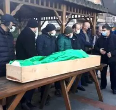 Son dakika 3. sayfa: Hastanede 3 saat müdahale edilmediği için öldüğü iddia edilen şahıs toprağa verildi Son dakika 3. sayfa: Hastanede 3 saat müdahale edilmediği için öldüğü iddia edilen şahıs toprağa verildi