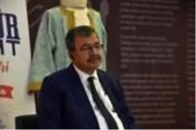 Hayati İnanç'ın dilinden Yunus Emre; Yunus bizden biridir Hayati İnanç'ın dilinden Yunus Emre; Yunus bizden biridir