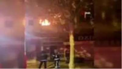 İş hanının bir katı alevlere teslim oldu, 1 milyon liralık zarar oluştu İş hanının bir katı alevlere teslim oldu, 1 milyon liralık zarar oluştu