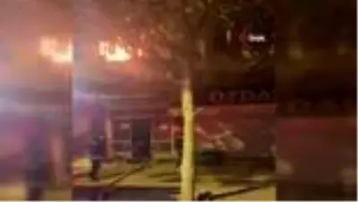 İş hanının bir katı alevlere teslim oldu, 1 milyon liralık zarar oluştu İş hanının bir katı alevlere teslim oldu, 1 milyon liralık zarar oluştu