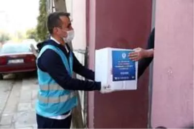 İşyeri kapatan esnaf ve çalışanına gıda kolisi yardımı İşyeri kapatan esnaf ve çalışanına gıda kolisi yardımı