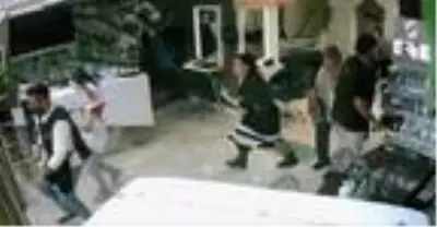 İzmir depreminden yeni görüntü; kahvesini içti, sakinliğiyle dikkati çekti İzmir depreminden yeni görüntü; kahvesini içti, sakinliğiyle dikkati çekti