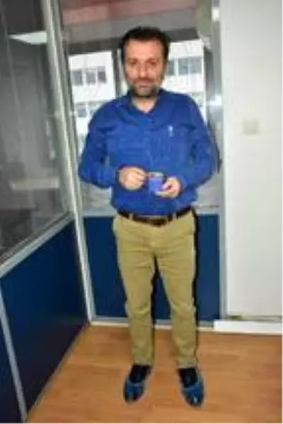 İzmir depreminden yeni görüntü; kahvesini içti, sakinliğiyle dikkati çekti İzmir depreminden yeni görüntü; kahvesini içti, sakinliğiyle dikkati çekti