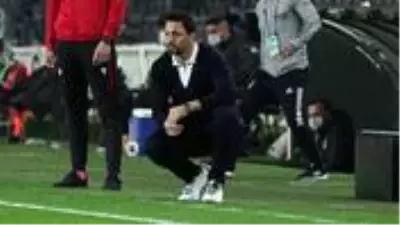 Kadıköy'de 15 yıl sonra Beşiktaş'a mağlup olan Fenerbahçe'de fatura Erol Bulut'a kesildi Kadıköy'de 15 yıl sonra Beşiktaş'a mağlup olan Fenerbahçe'de fatura Erol Bulut'a kesildi