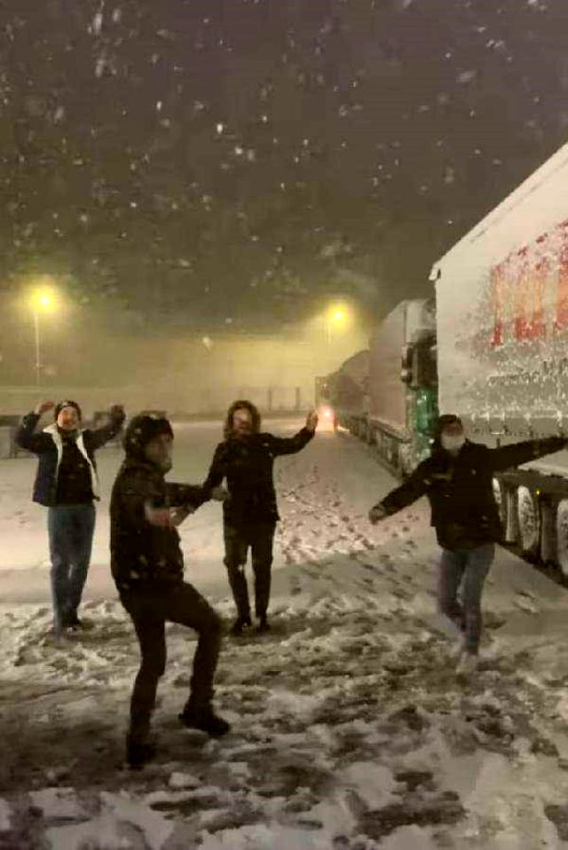Kar İstanbul'un kapısına dayandı! Tekirdağ ve Edirne'de birçok mahalle beyaza büründü